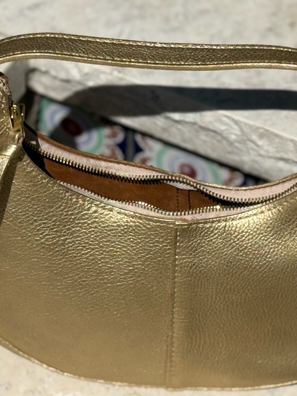 Classic Nora in metallic gold - Picture 7 of 10